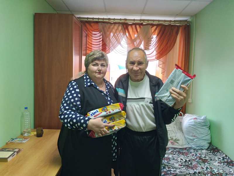 Вручение сладких подарков