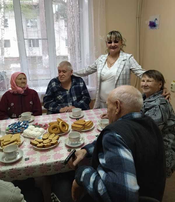 Чаепитие в кругу друзей