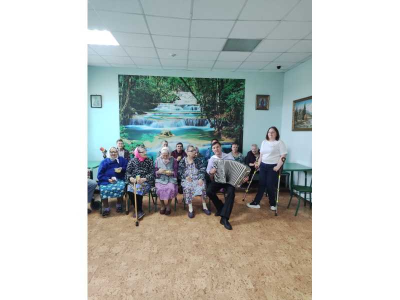 Праздничный концерт, приуроченный к майским праздникам.