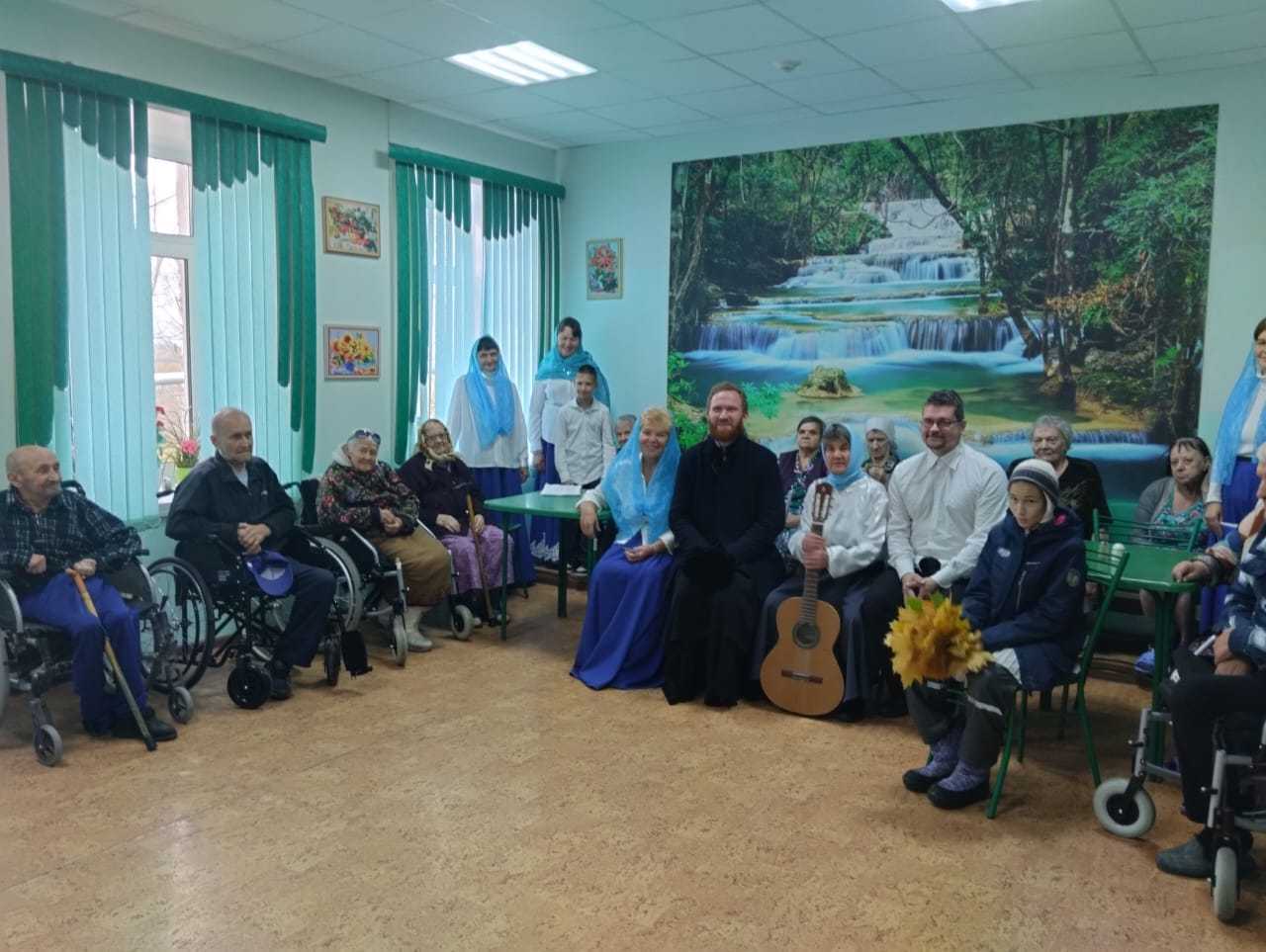 Поздравление получателей социальных услуг с праздником Покрова Пресвятой Богородицы!!!.