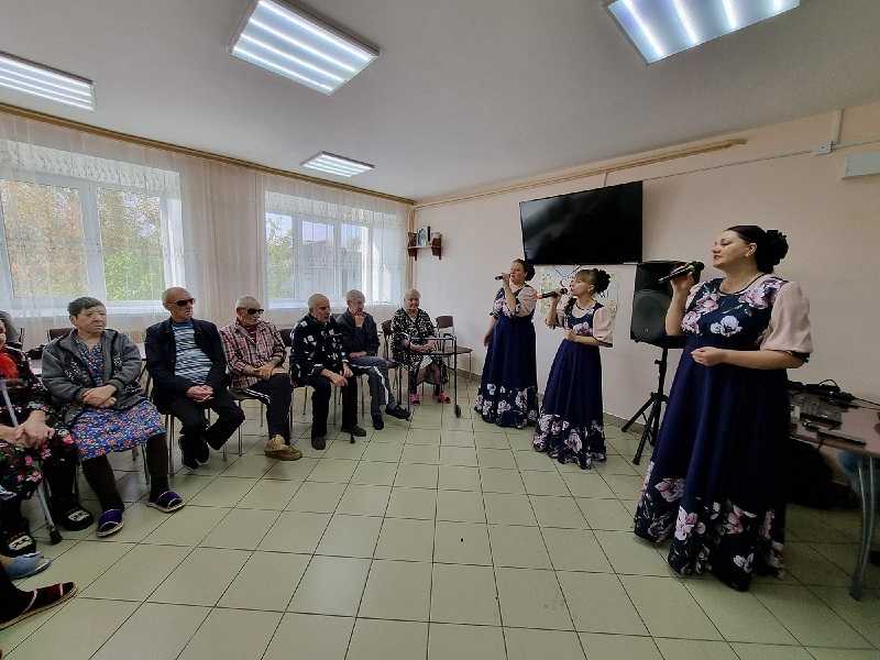   Праздничный концерт « С днем добра и уважения!»