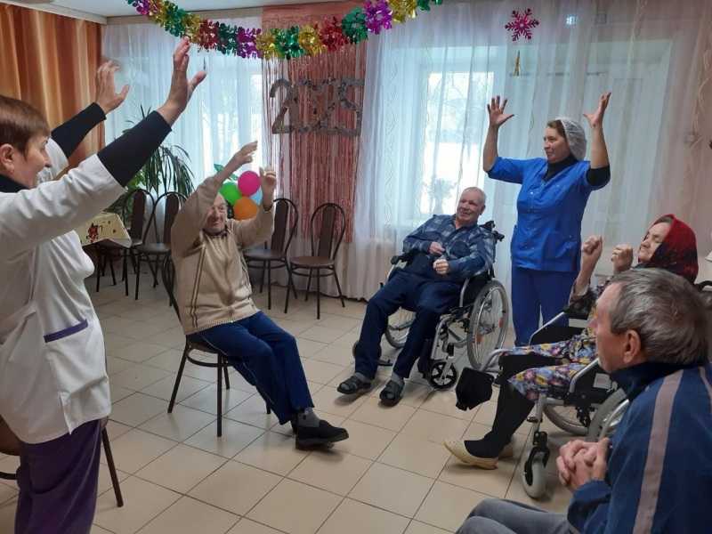 Занятия ЛФК для маломобильных проживающих