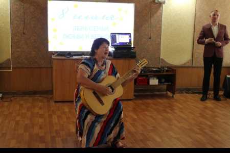 Музыкально поэтическая гостиная, посвященная Дню семьи,любви и верности 
