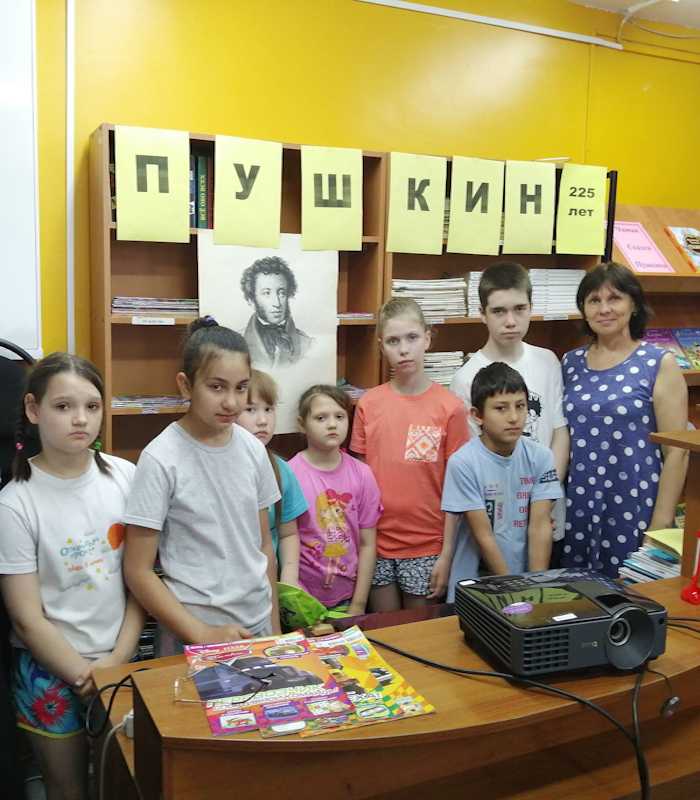 Мастер класс ко Дню рождения Пушкина в библиотеке