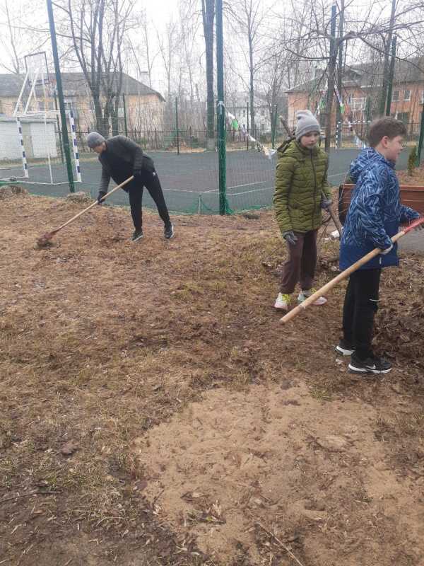Участие воспитанников учреждения в субботнике