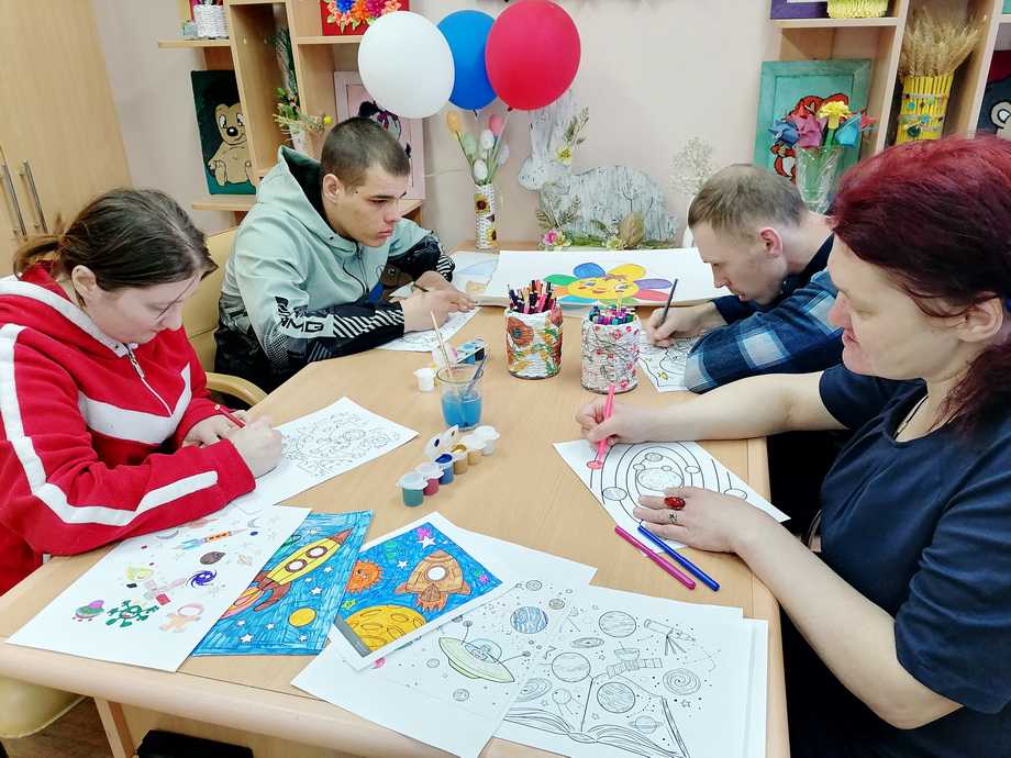 Конкурс рисунков «Путешествие по Вселенной».
