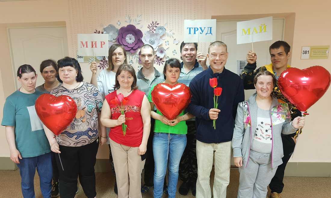 Праздничная программа «Мир! Труд! Май!».