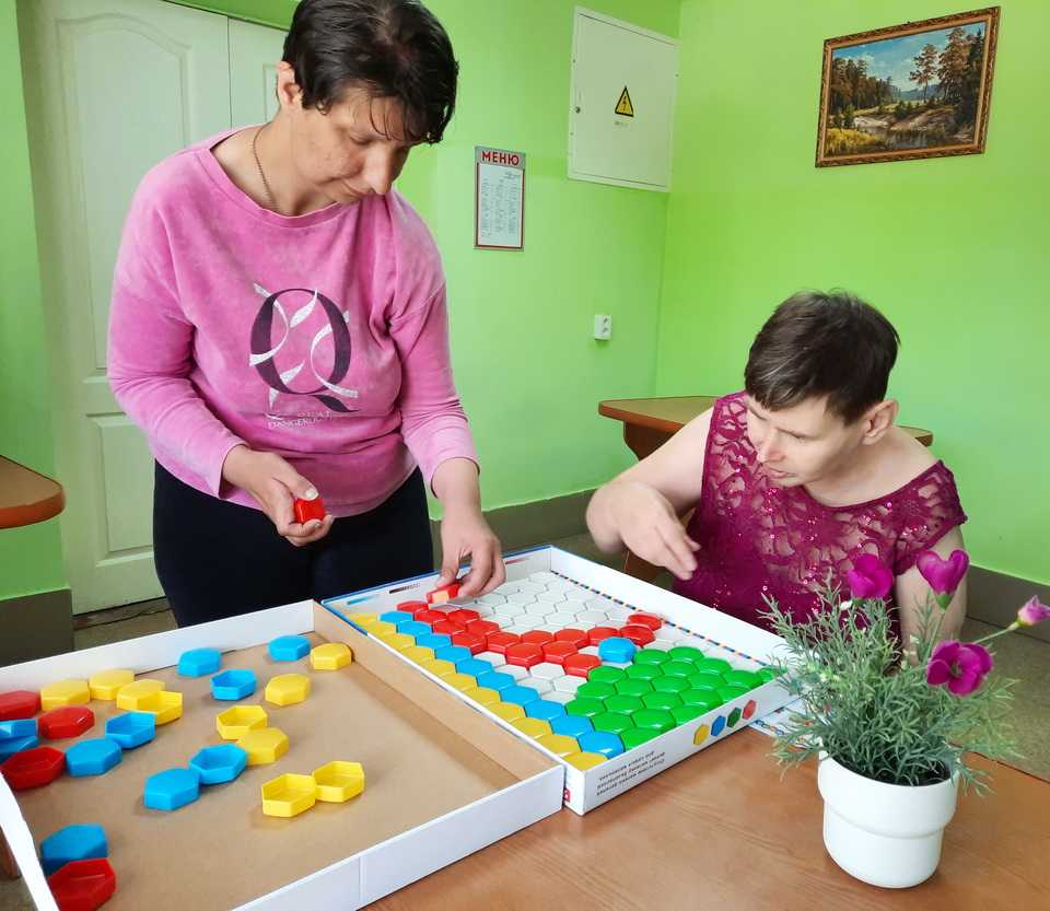 Коррекционно-развивающее занятие «Конструирование из мозаики».
