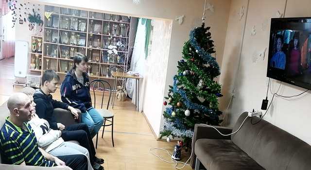     «Новогодний калейдоскоп» - просмотр сказок А.Роу.