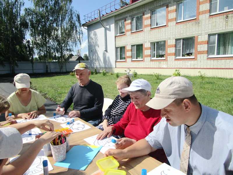 Обрывная аппликация «Такие разные рыбки»