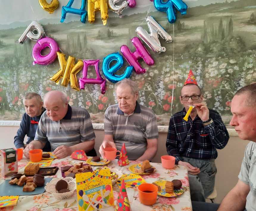 «К сожаленью, день рожденья только раз в году»