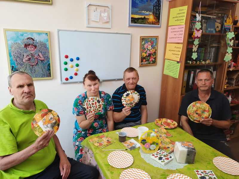 Занятие кружка «Рукоделие». «Декорирование тарелки в технике декупаж».