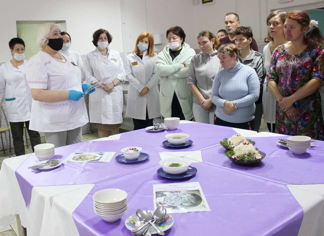 Введение в рацион питания новых блюд для получателей социальных услуг.