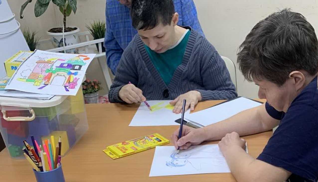 Тематический  час рисунка «Дружба крепкая».