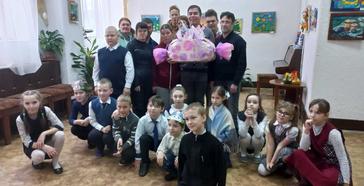 Посещение выставки «Неунывающие сердца», посвященной Международному дню инвалидов.