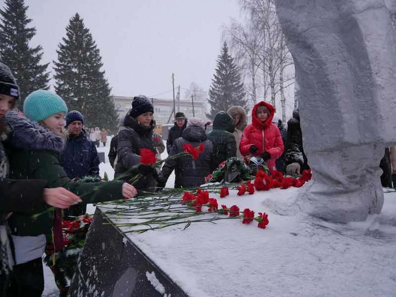 Памятный митинг в честь 80-летия со дня разгрома советскими войсками немецко-фашистских захватчиков в Сталинградской битве.