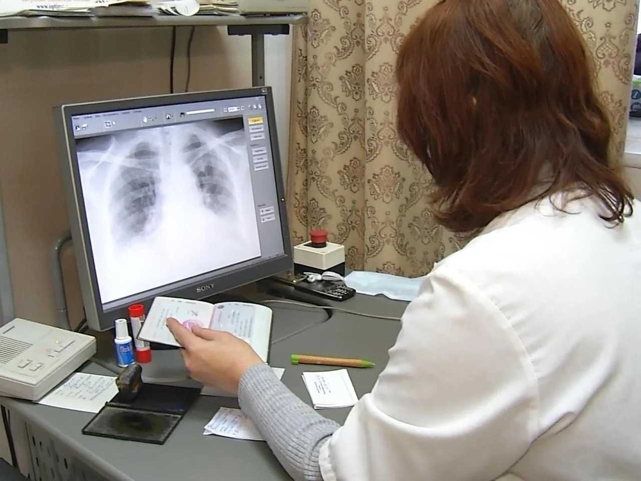 Получатели социальных услуг проходят плановое обследование ФЛГ