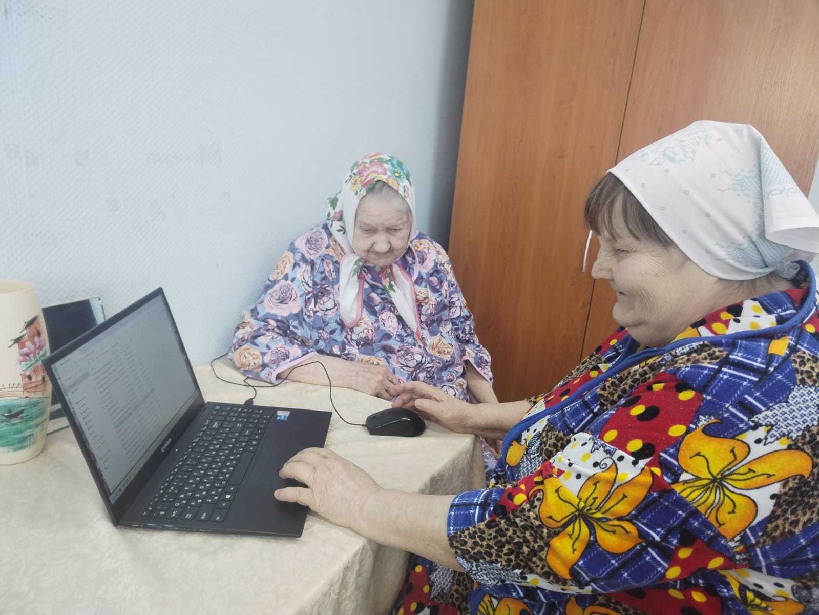 Мультимедийный урок «Интернет» для старшего поколения.