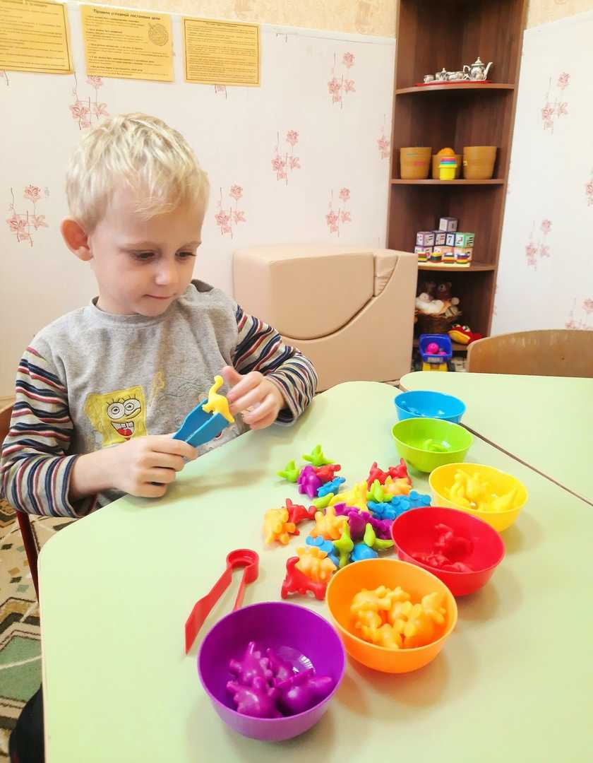 Индивидуальное коррекционно-развивающее занятие по закреплению цветовосприятия и цветоразличия 