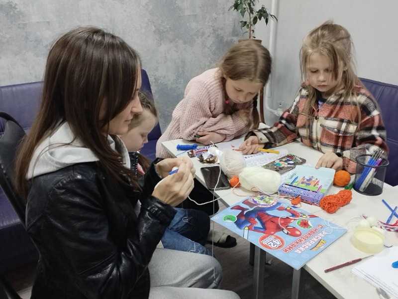 У нас в Центре для ребят прошёл очередной мастер-класс по вязанию