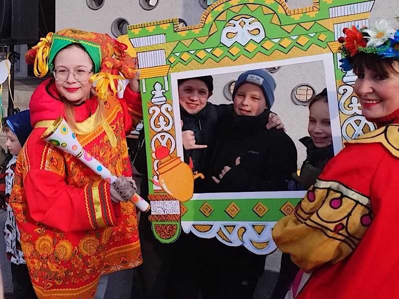 Сегодня воспитанники нашего Центра приняли участие в праздничном мероприятии, посвященном празднованию Масленицы, организованном депутатом городской думы по 26 округу С.Н. Дедовым