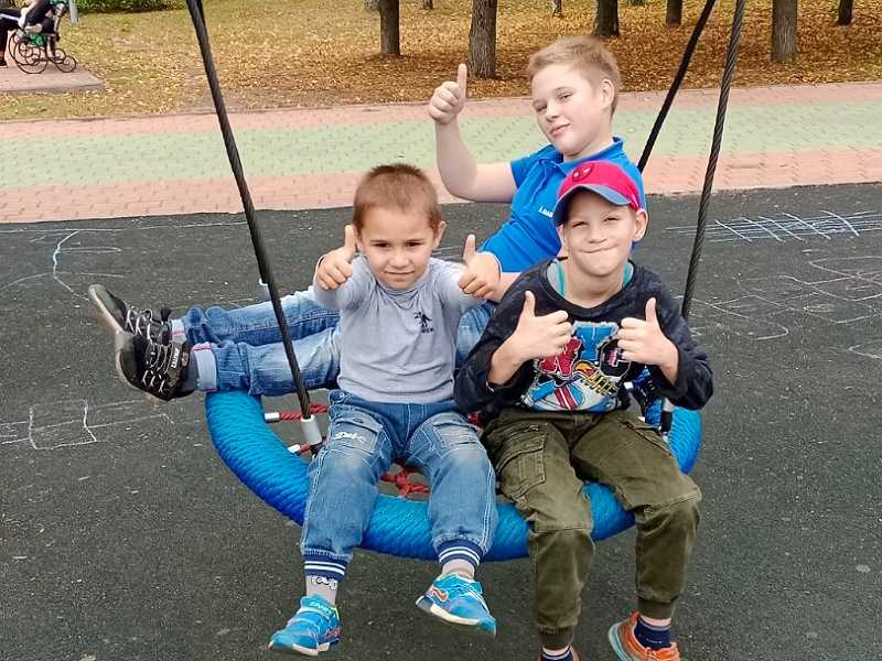 Ребята активно и весело провели день в парке 