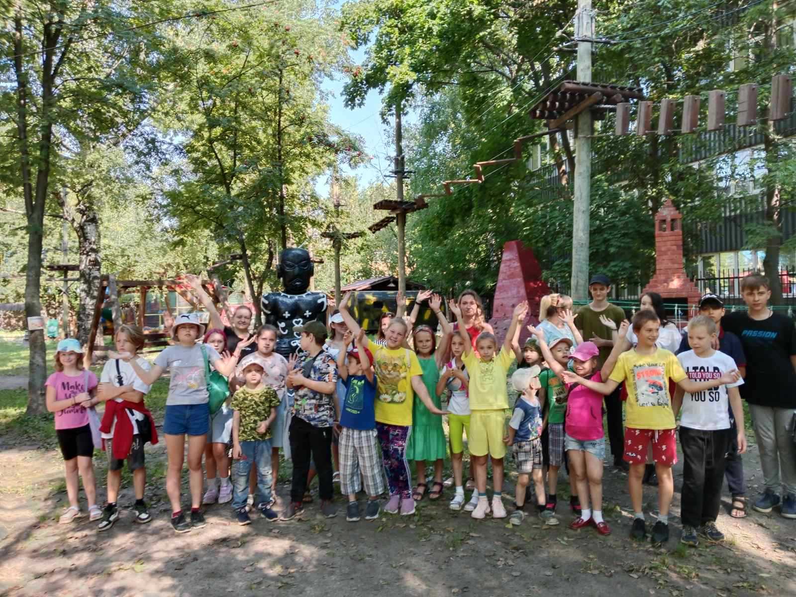 Ребята посетили веревочный парк 
