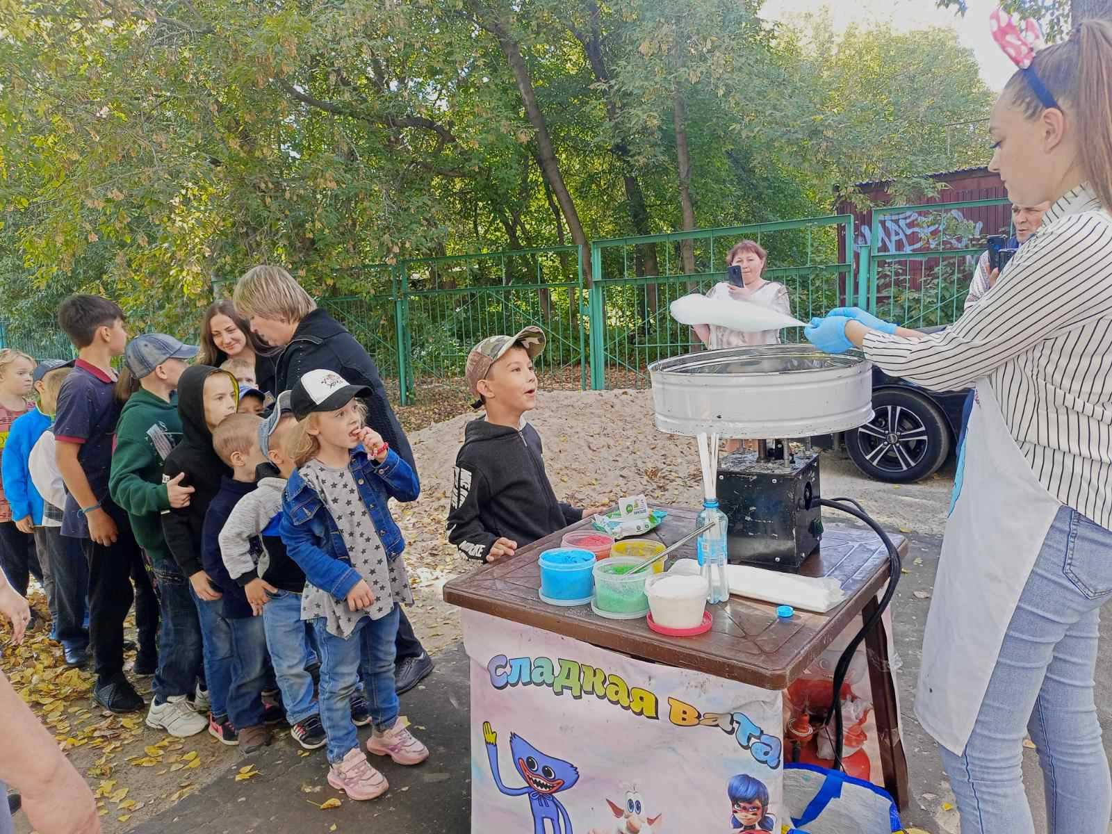 К ребятам приехали с анимационной программой основатели фонда «4 аккорда»