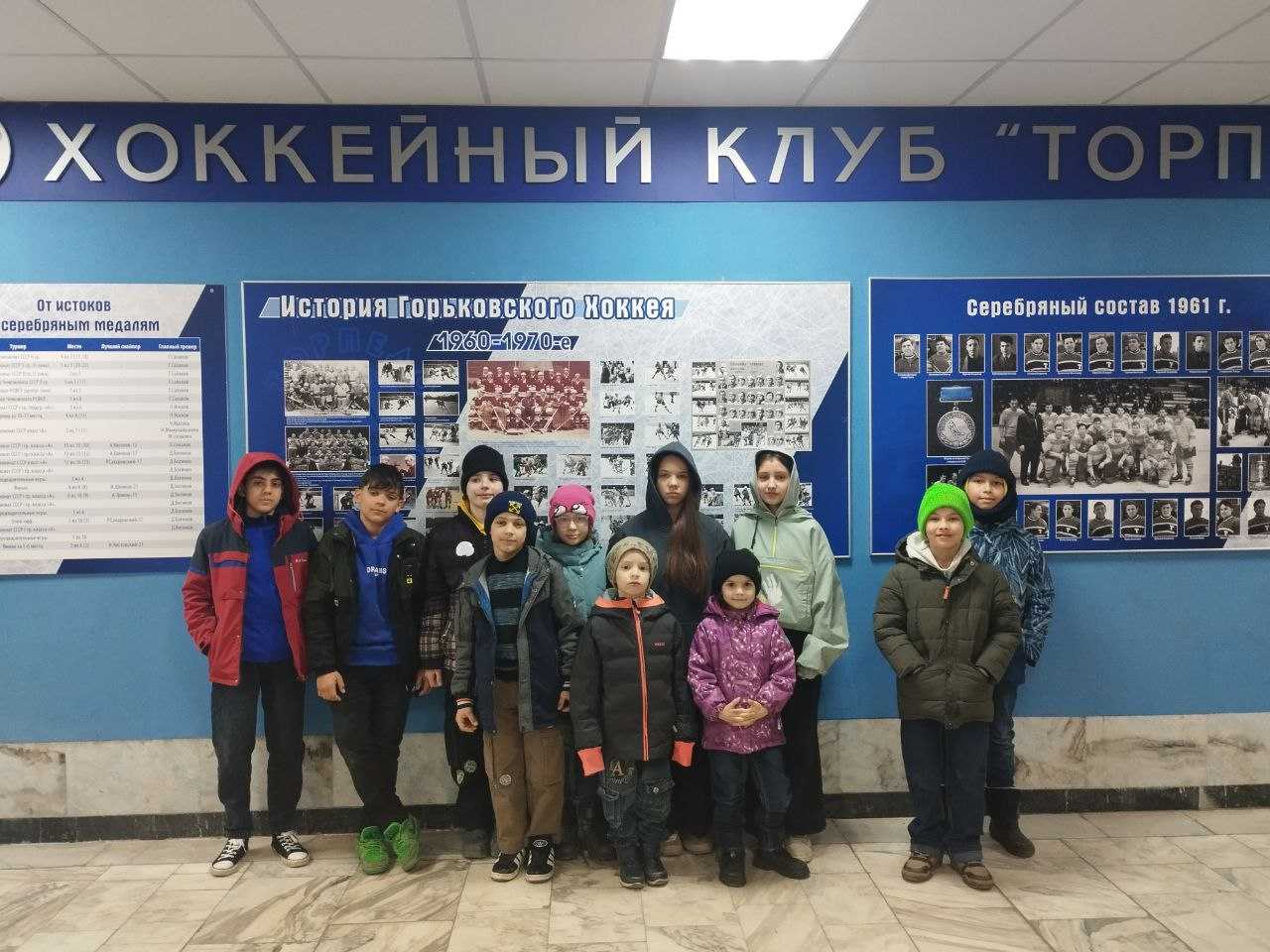 Ребята ходили болеть за нашу женскую хоккейную команду!