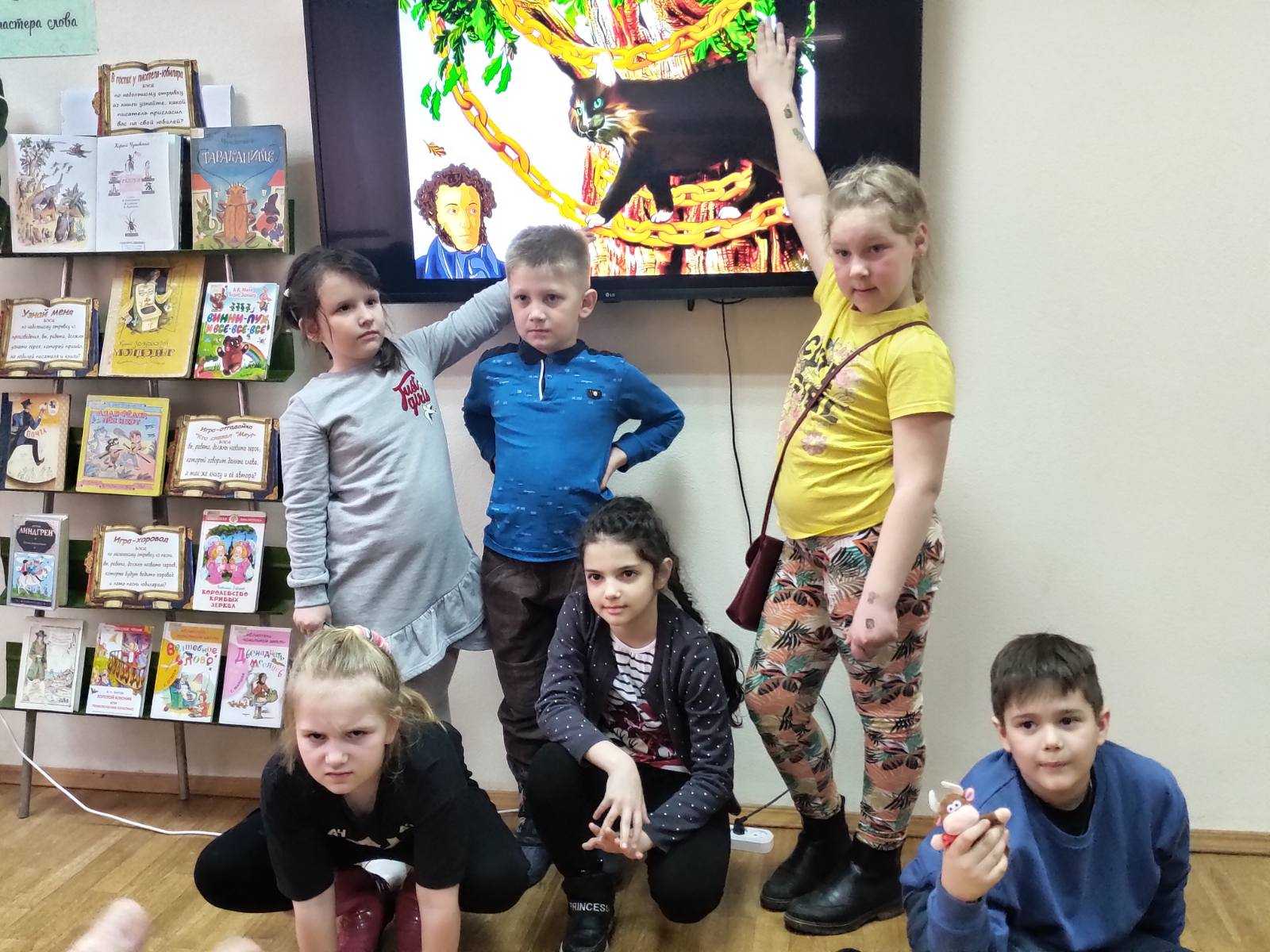  Посетили детскую библиотеку им. Комарова