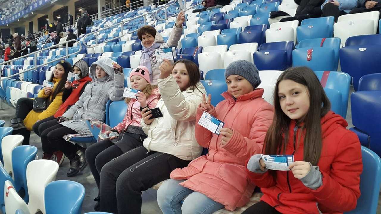 Активно болели за нашу футбольную команду на стадионе