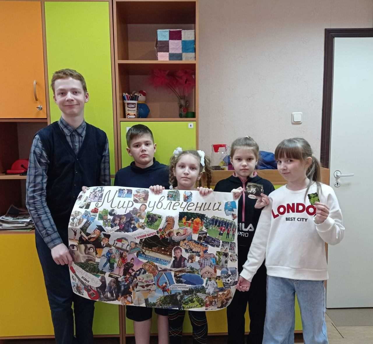 На занятиях по дополнительному образованию ребята сделали красочный коллаж 