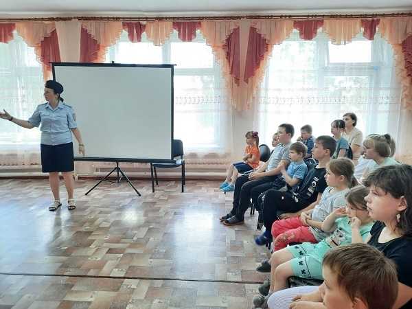 Профилактическая беседа инспектора ПДН