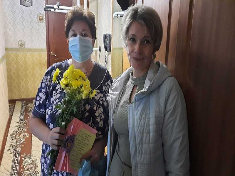 Поздравление работников, которые находятся на заслуженном отдыхе с Днём пожилого человека