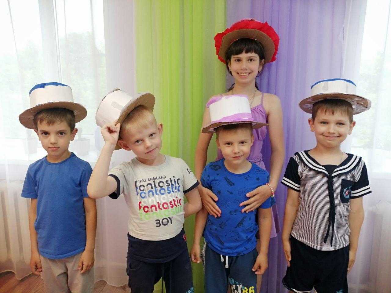 Фестиваль шляпок и шляп.