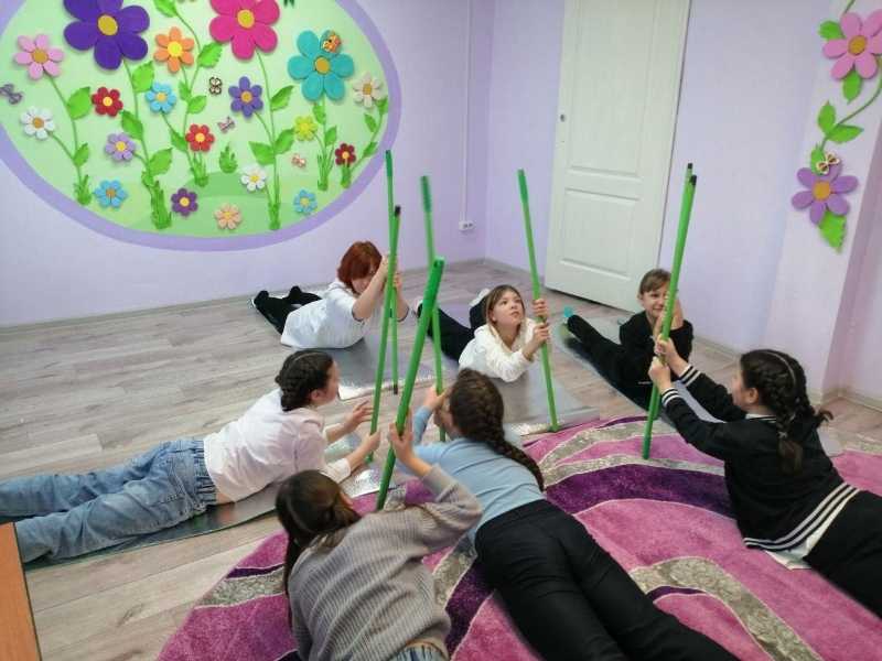 Правильная осанка - основа здорового организма и красивой фигуры.