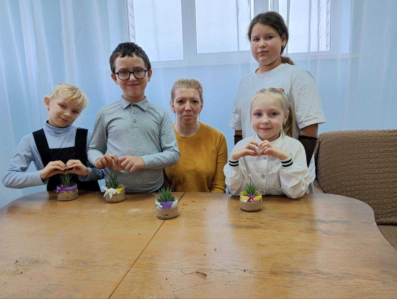 Магия творчества: флорариумы от юных талантов!