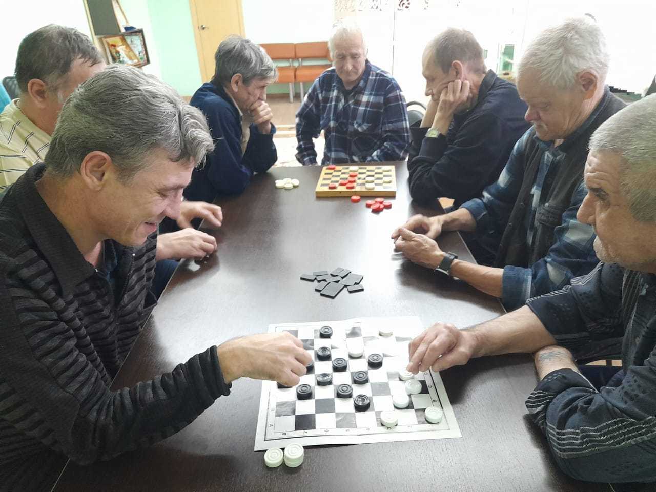 Игра в шашки