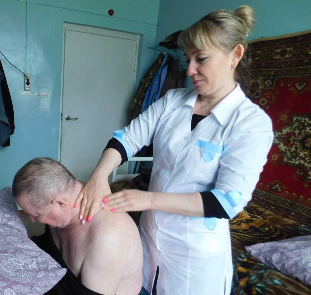 Сеансы массажа с получателями социальных услуг