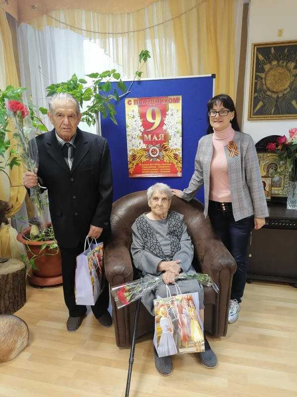 С 77-летием Победы!
