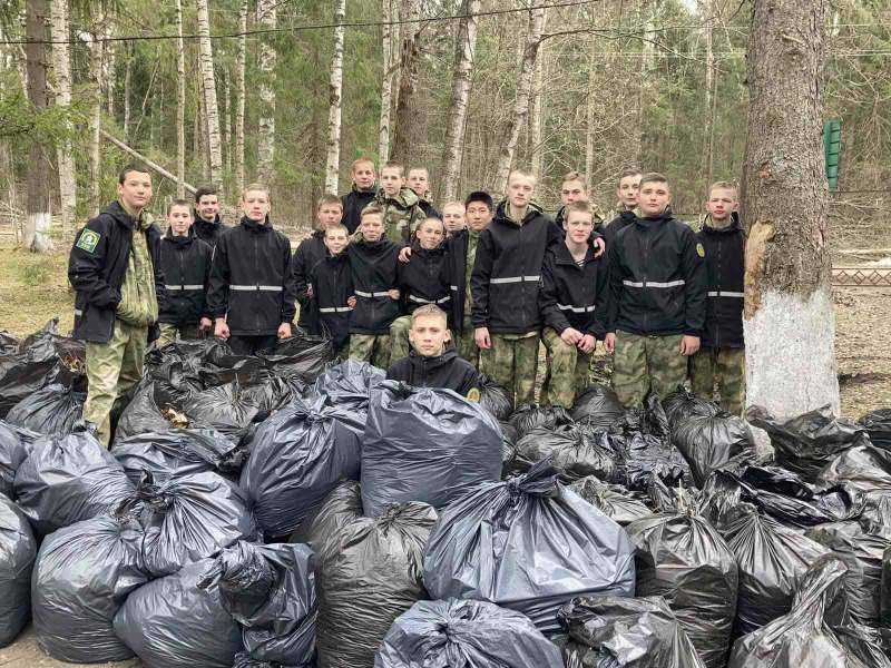 Волонтерская помощь в благоустройстве территории от учащихся ГБОУ «Нижегородская Кадетская школа»