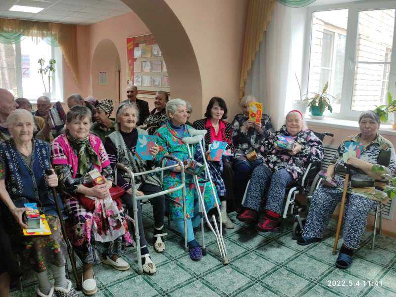 Праздничный концерт и поздравления с праздником от волонтеров.