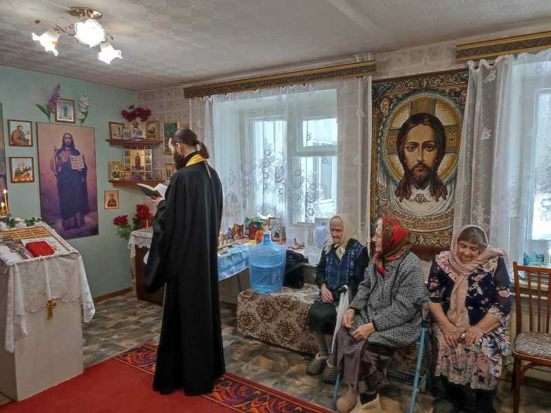 В честь православного праздника Крещения господня Нижегородский дом-интернат посетил настоятель храма Сергия Радонежского иерей Павел Молоштан