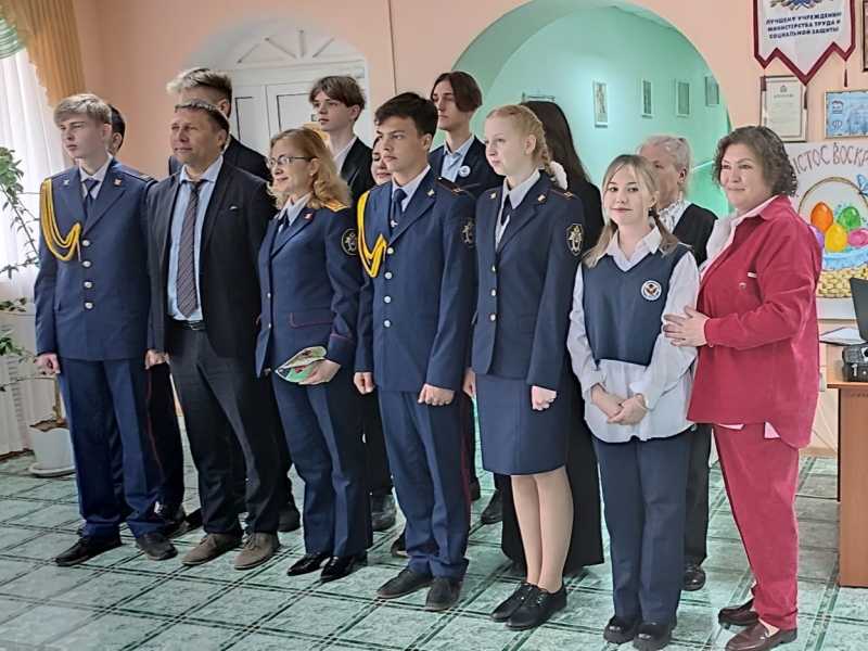 Сегодня принимаем поздравления и праздничный концерт с наступающими празниками 1 мая и Днём Победы