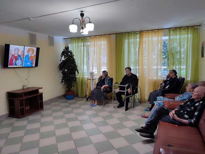 Поздравляем со светлым праздником, с Михайловым днем! Пусть, несмотря на холодное время года, в душе будут мир и покой, а в доме — уют и тепло.