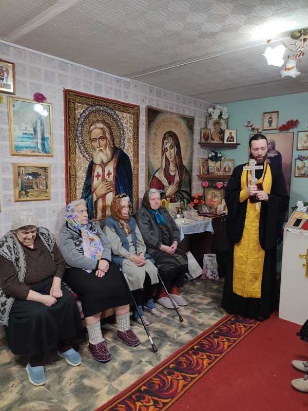 Иерей Павел Молоштан провел таинства Исповеди и Причастия