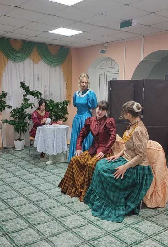  Сегодня, в этот прекрасный осенний день, наши бабушки и дедушки окунулись в мир волшебства и искусства, посетив премьеру спектакля 