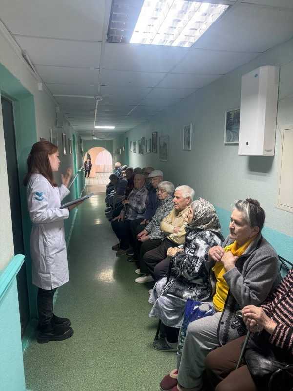 Открывая декаду инвалидов, в целях пропаганды здорового образа жизни среди лиц серебряного возраста, фельдшер поликлиники №2 в рамках цикла 