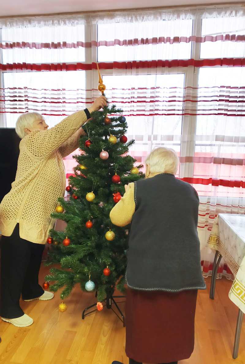 Создание праздничной предновогодней атмосферы .